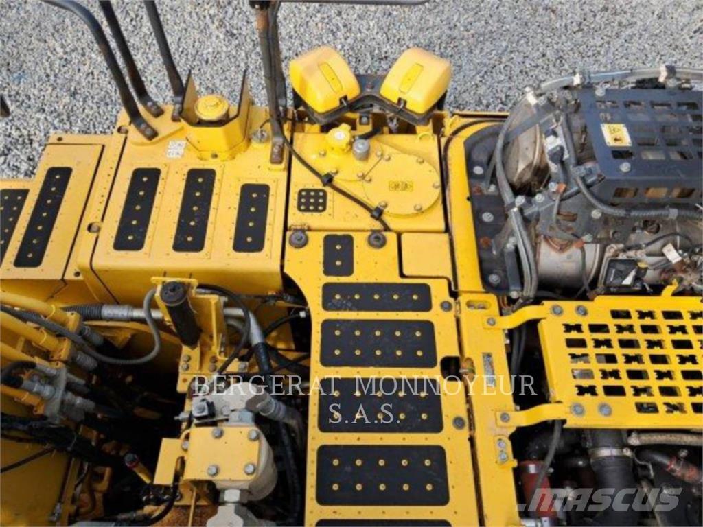 Komatsu PC240LC7 Kāpurķēžu ekskavatori