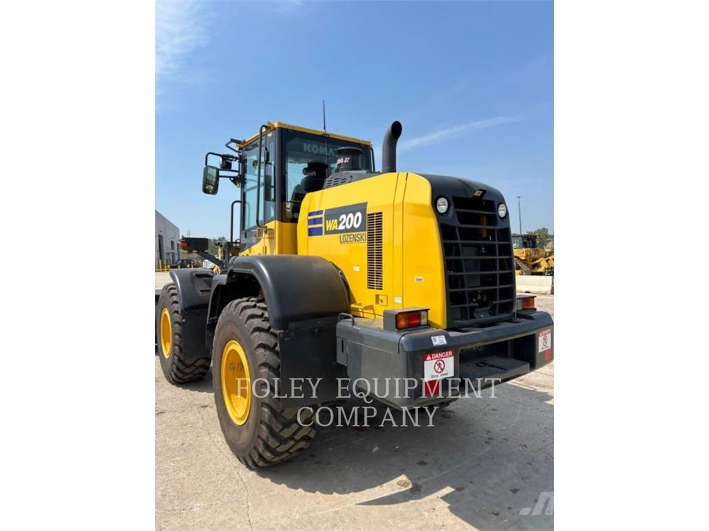 Komatsu WA200-8 Iekrāvēji uz riteņiem