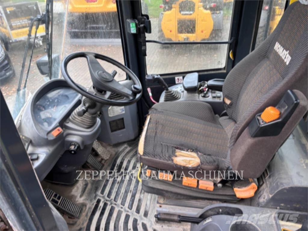 Komatsu WA250 Iekrāvēji uz riteņiem