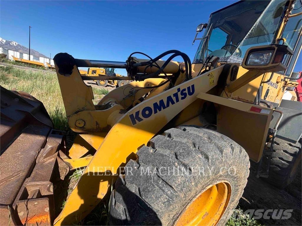 Komatsu WA250-5L Iekrāvēji uz riteņiem