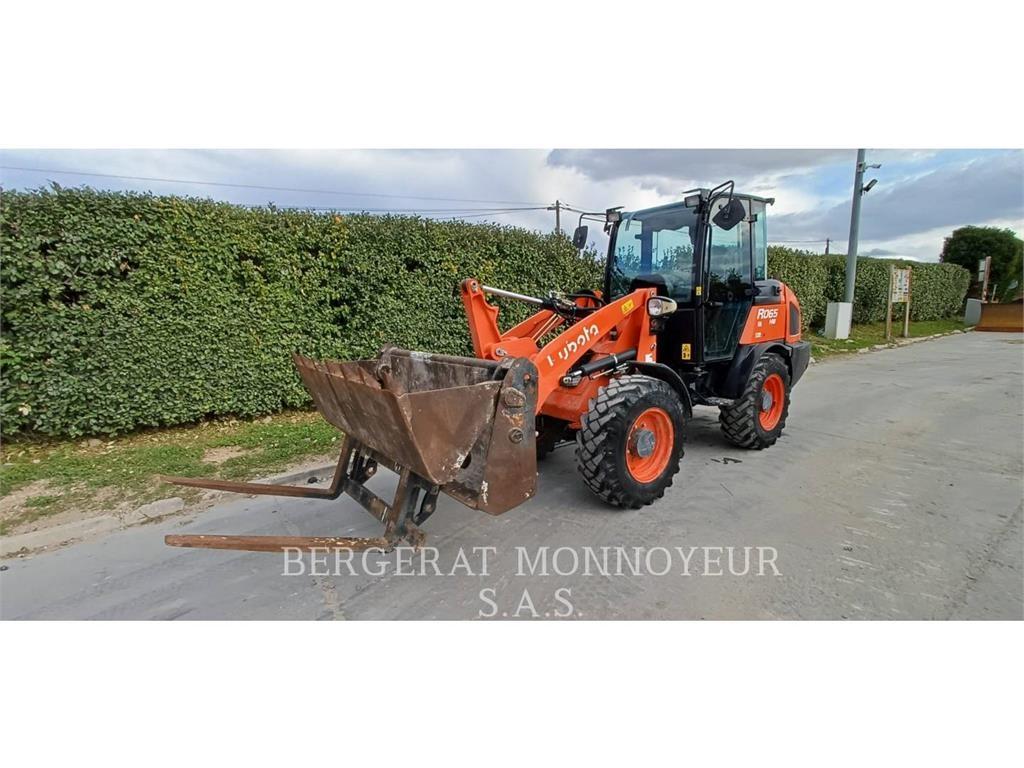 Kubota R065 Iekrāvēji uz riteņiem
