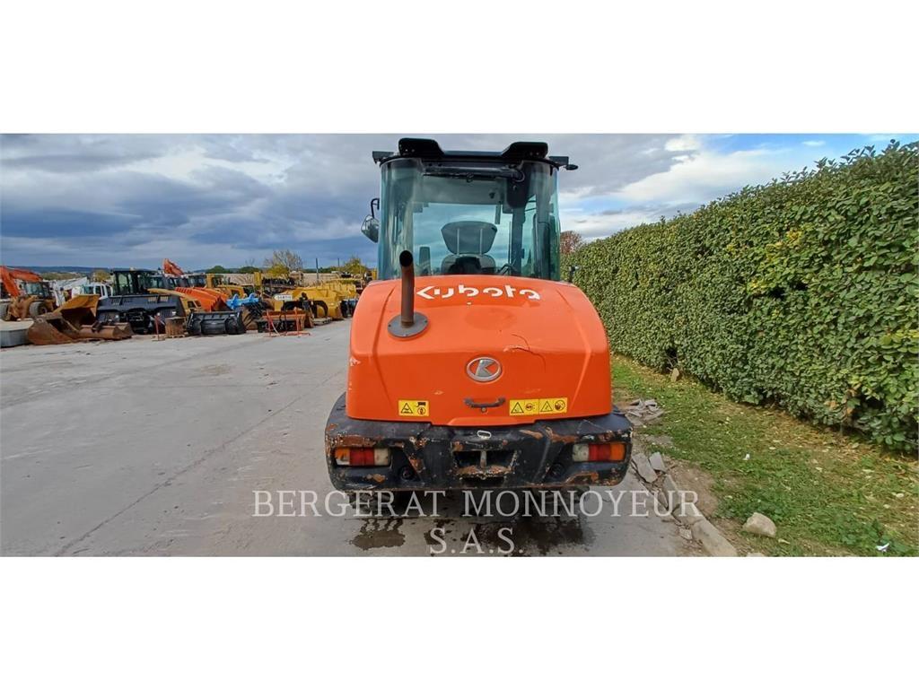 Kubota R065 Iekrāvēji uz riteņiem