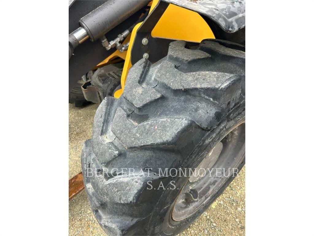 Mecalac AX850 Iekrāvēji uz riteņiem