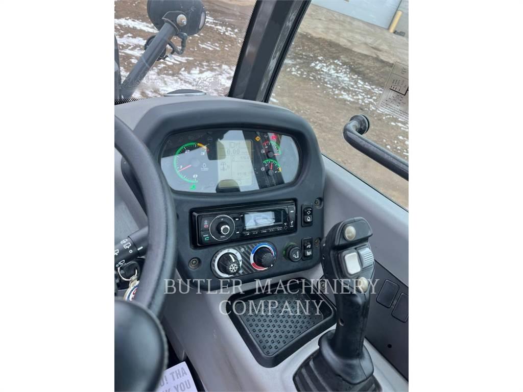 New Holland 321F Iekrāvēji uz riteņiem