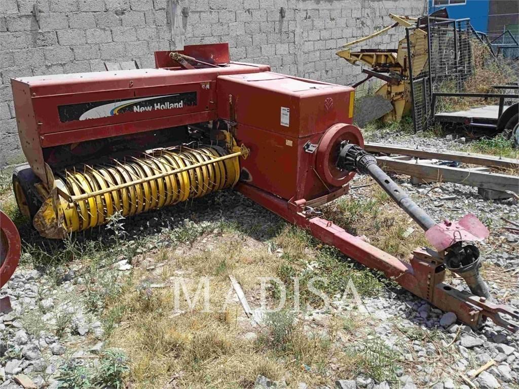 New Holland 570 Harvesteri