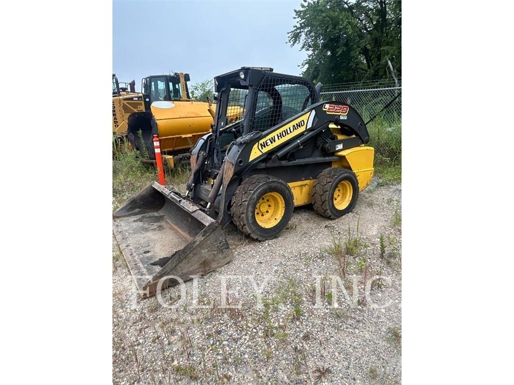 New Holland L228 Lietoti riteņu kompaktiekrāvēji