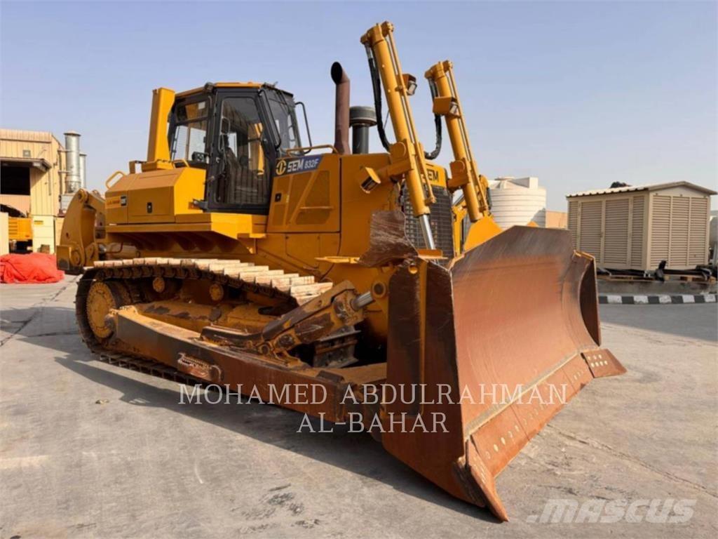 SEM MACHINERY SEM 832F Kāpurķēžu buldozeri