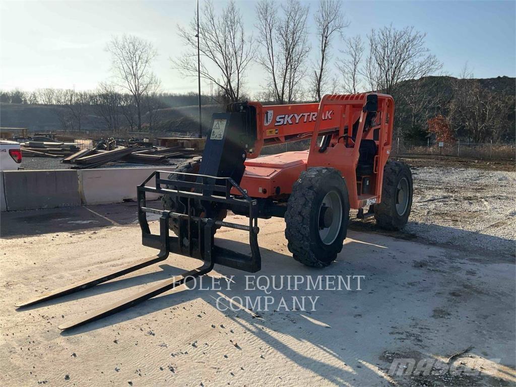 SkyTrak 8042 Teleskopiskie manipulatori