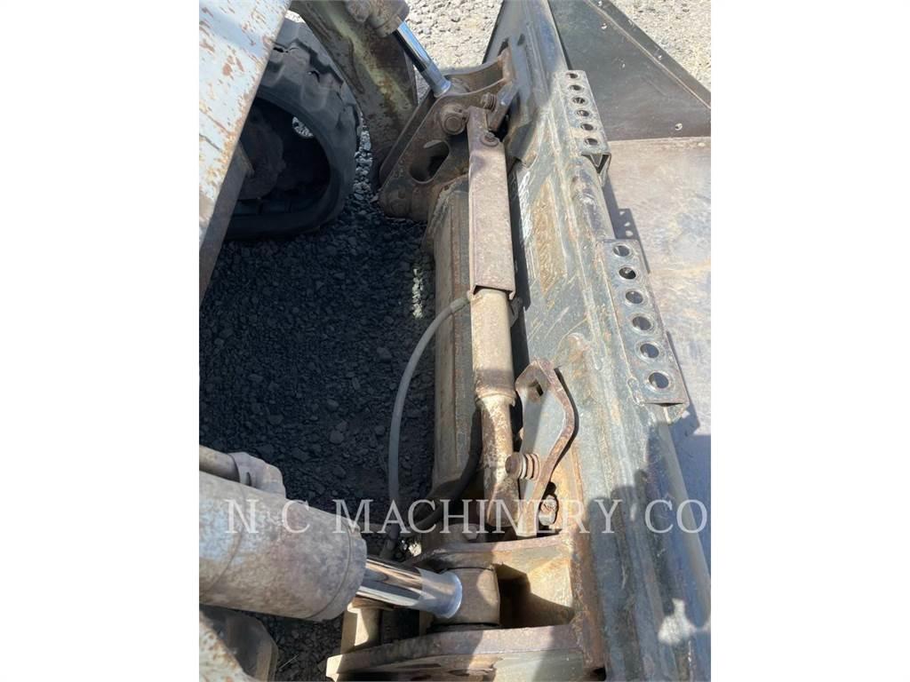 Takeuchi TL230 Lietoti riteņu kompaktiekrāvēji