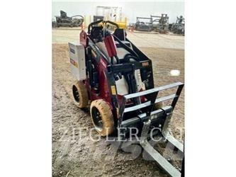 Toro E-DINGO 500 Lietoti riteņu kompaktiekrāvēji