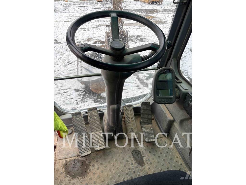 Volvo EW180B Ekskavatori uz riteņiem