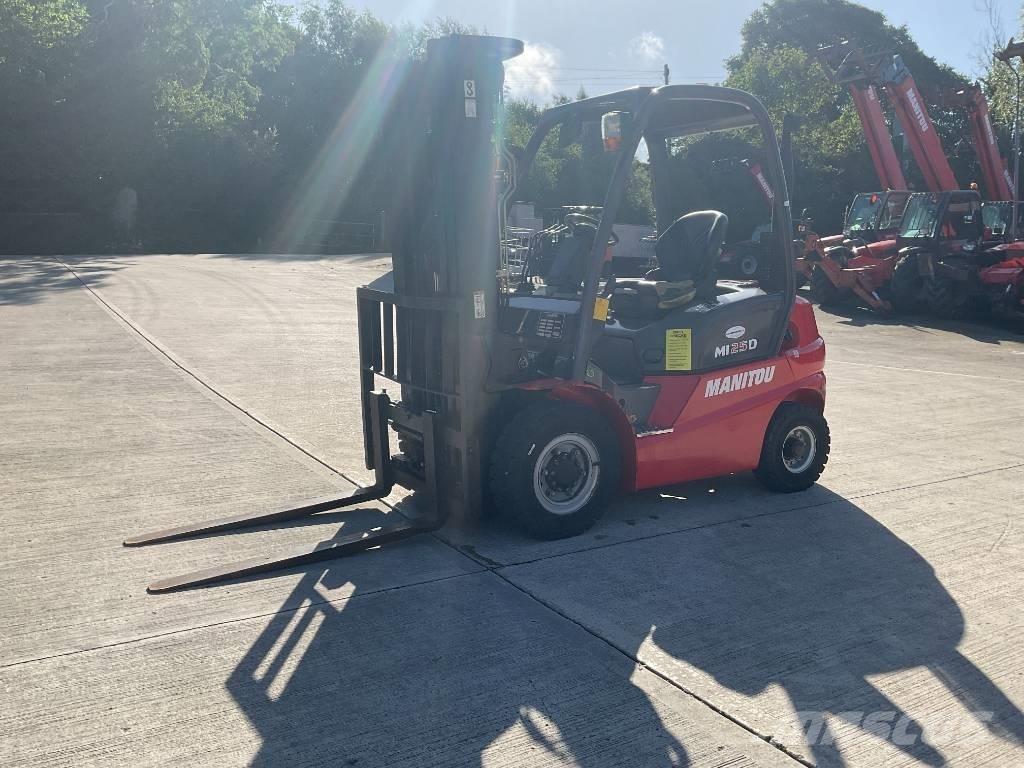 Manitou MI 25 G Teleskopiskie manipulatori