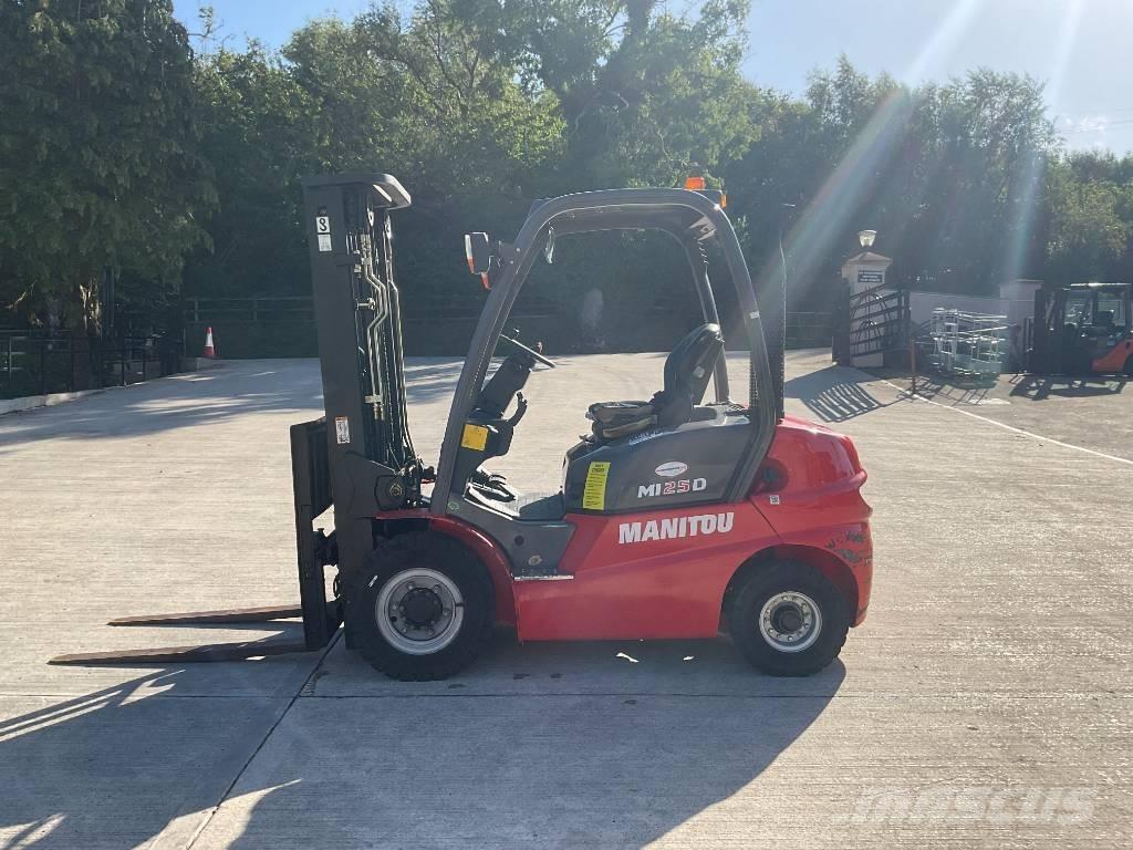 Manitou MI 25 G Teleskopiskie manipulatori