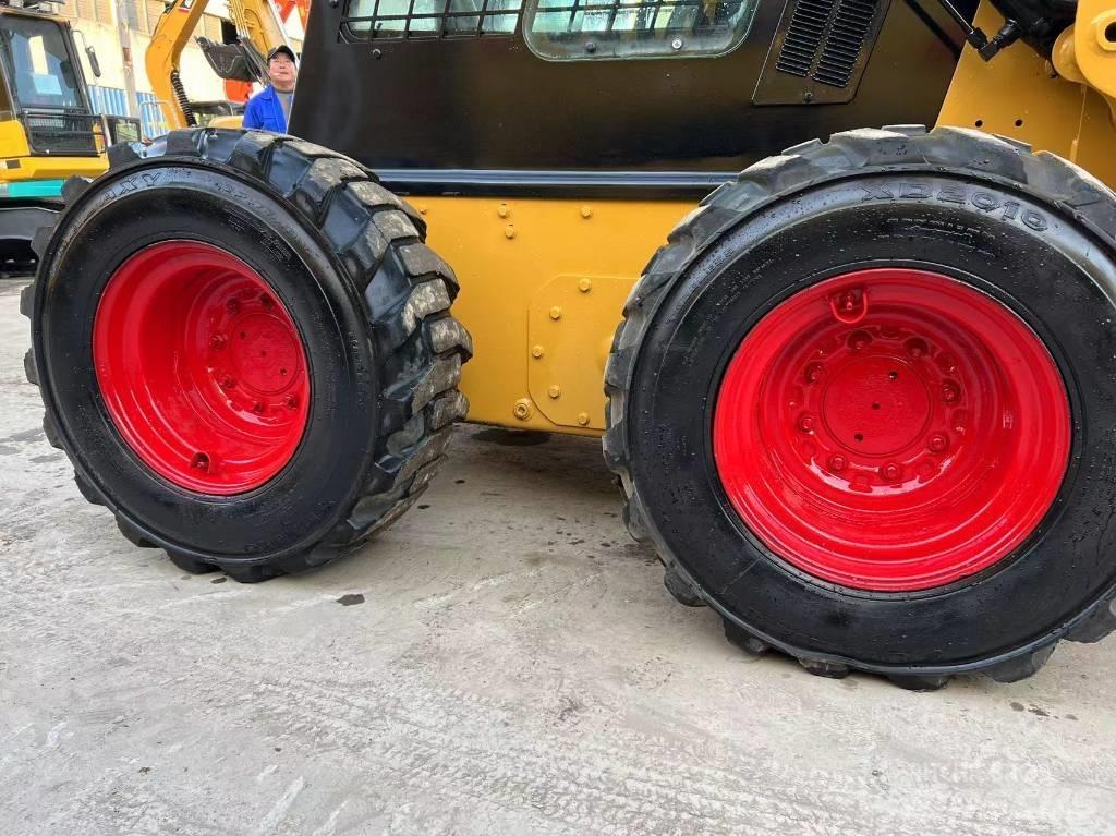 CAT cat262 Lietoti riteņu kompaktiekrāvēji