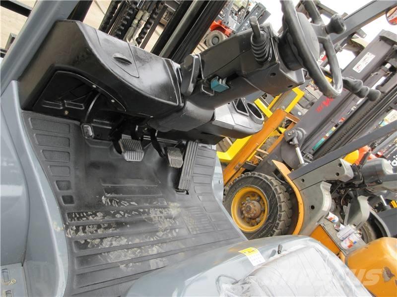 Toyota FD 30 Tehnika ar dīzeļa dzinēju