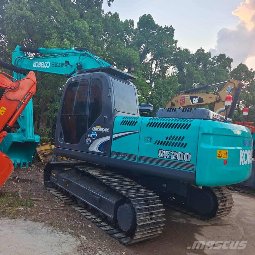 Kobelco SK 200 Kāpurķēžu ekskavatori