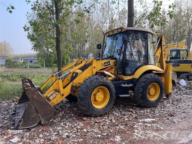 JCB 4CX Ekskavatori-iekrāvēji