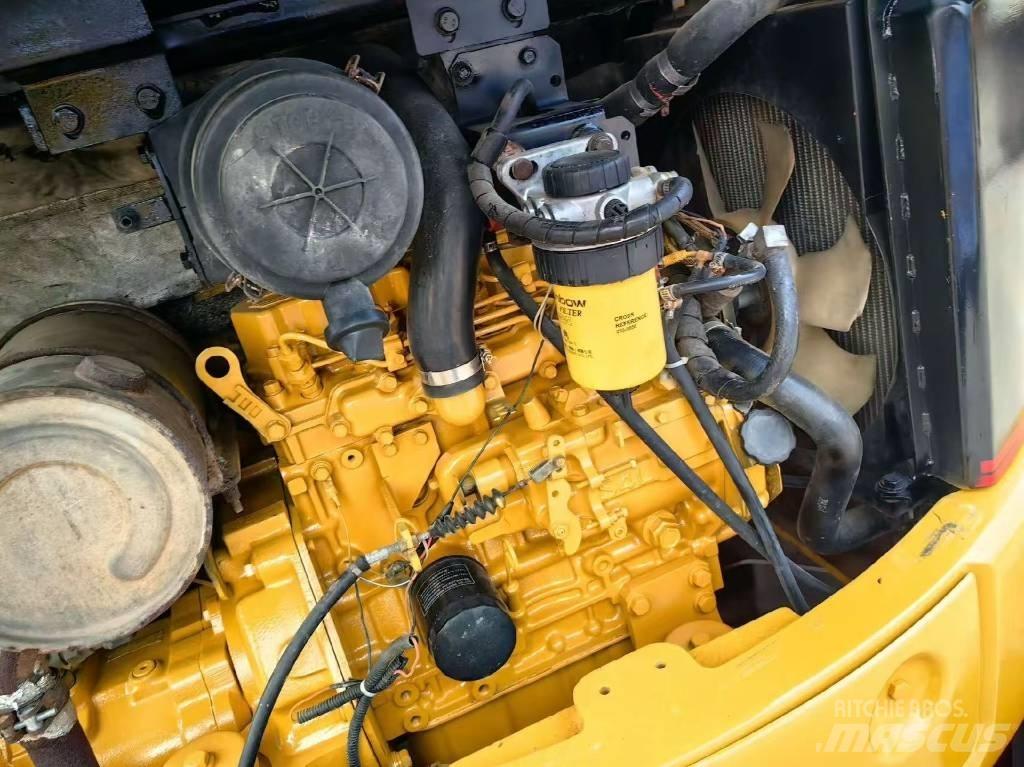 CAT 304 Mini ekskavatori < 7 t