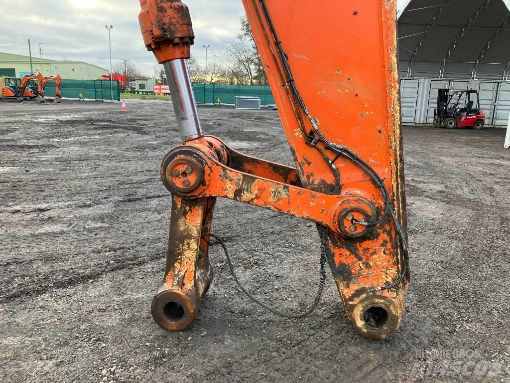 Hitachi ZX670LCH-5B Kāpurķēžu ekskavatori