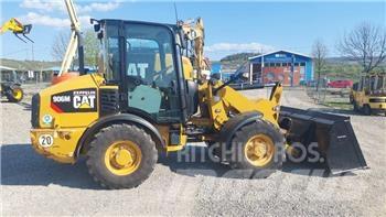 CAT 906 Iekrāvēji uz riteņiem