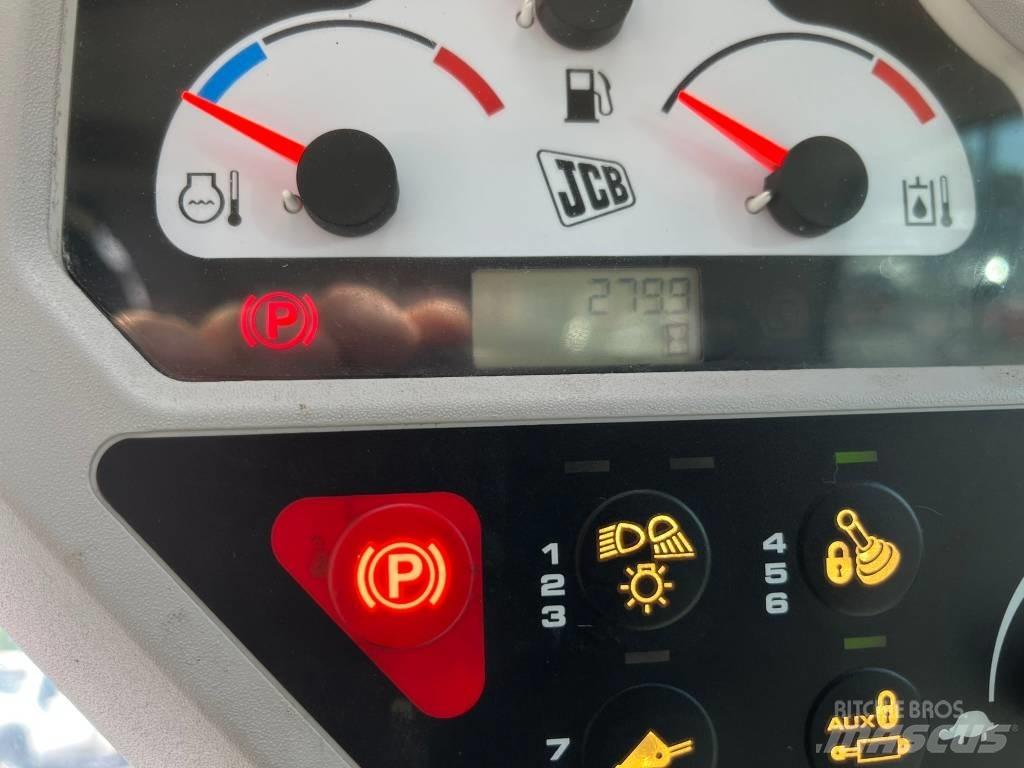 JCB 300 T Lietoti riteņu kompaktiekrāvēji