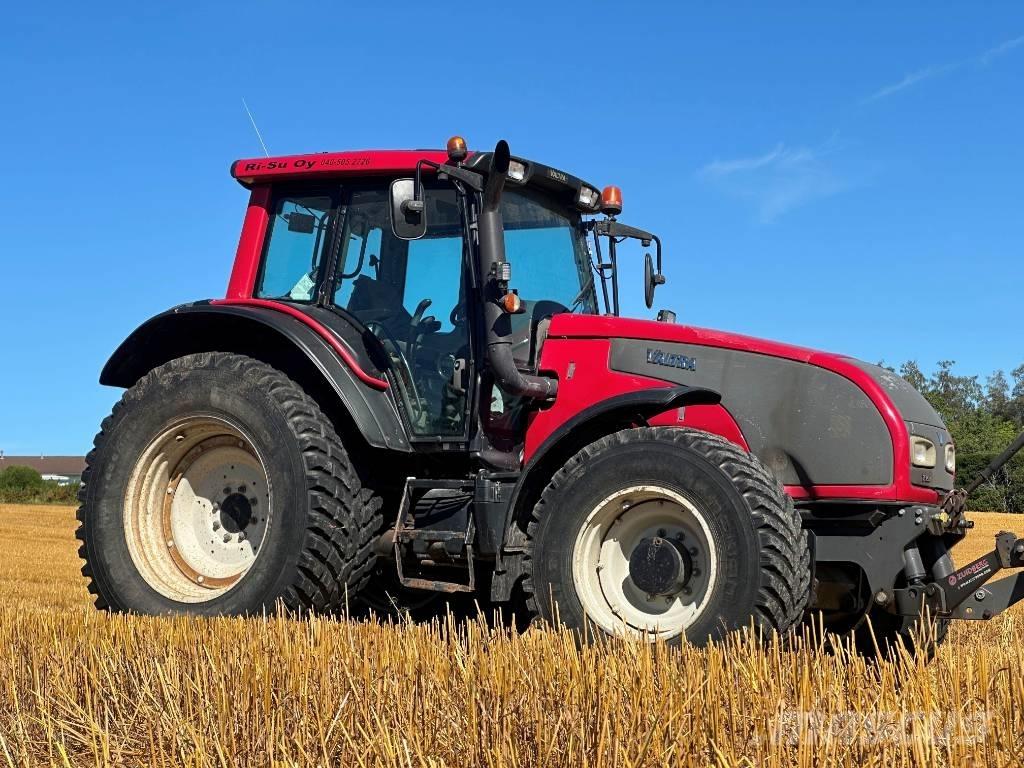Valtra T 151 Traktori