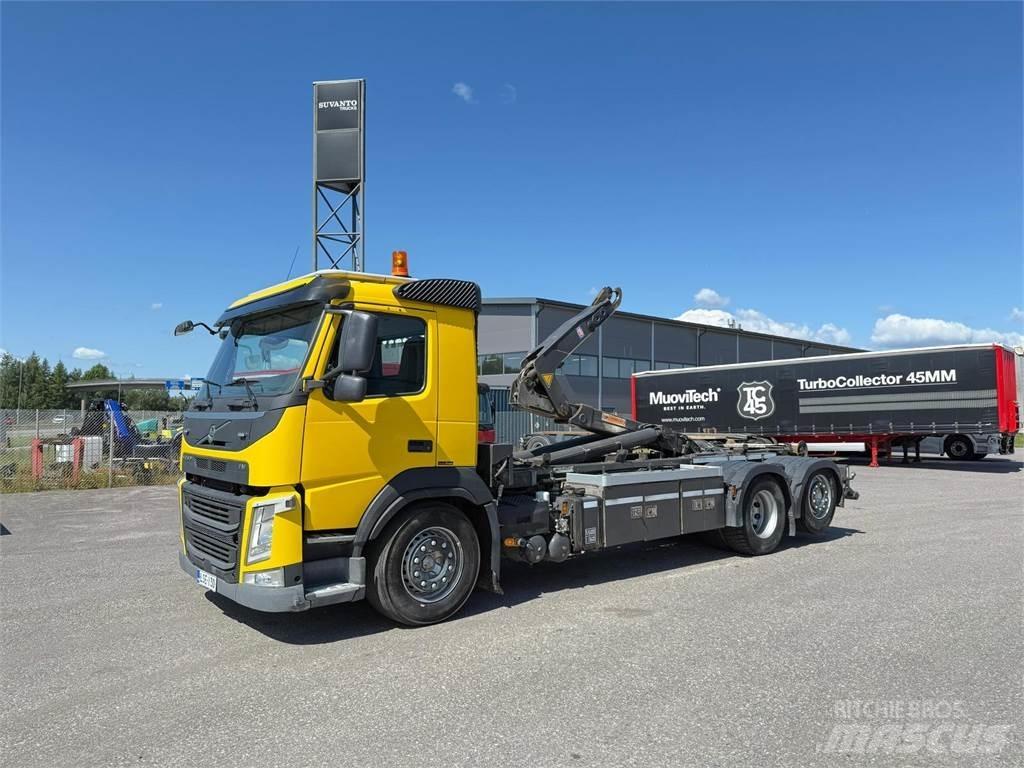 Volvo FM410 6x2*4 Treileri ar āķi