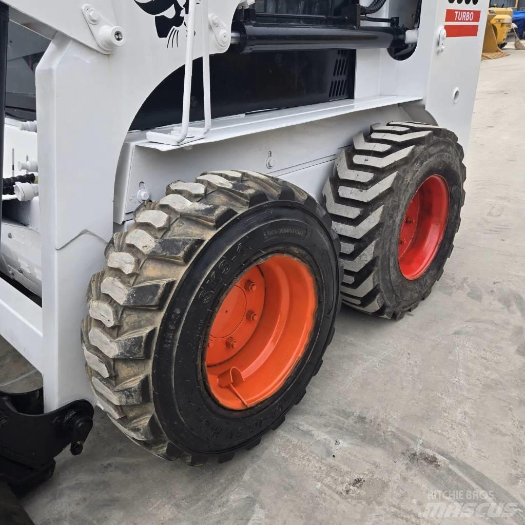 Bobcat S 300 Lietoti riteņu kompaktiekrāvēji