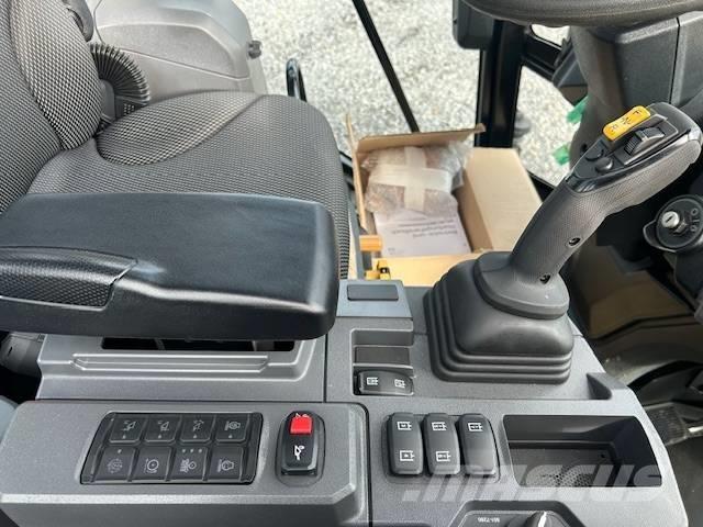 CAT 908 Iekrāvēji uz riteņiem