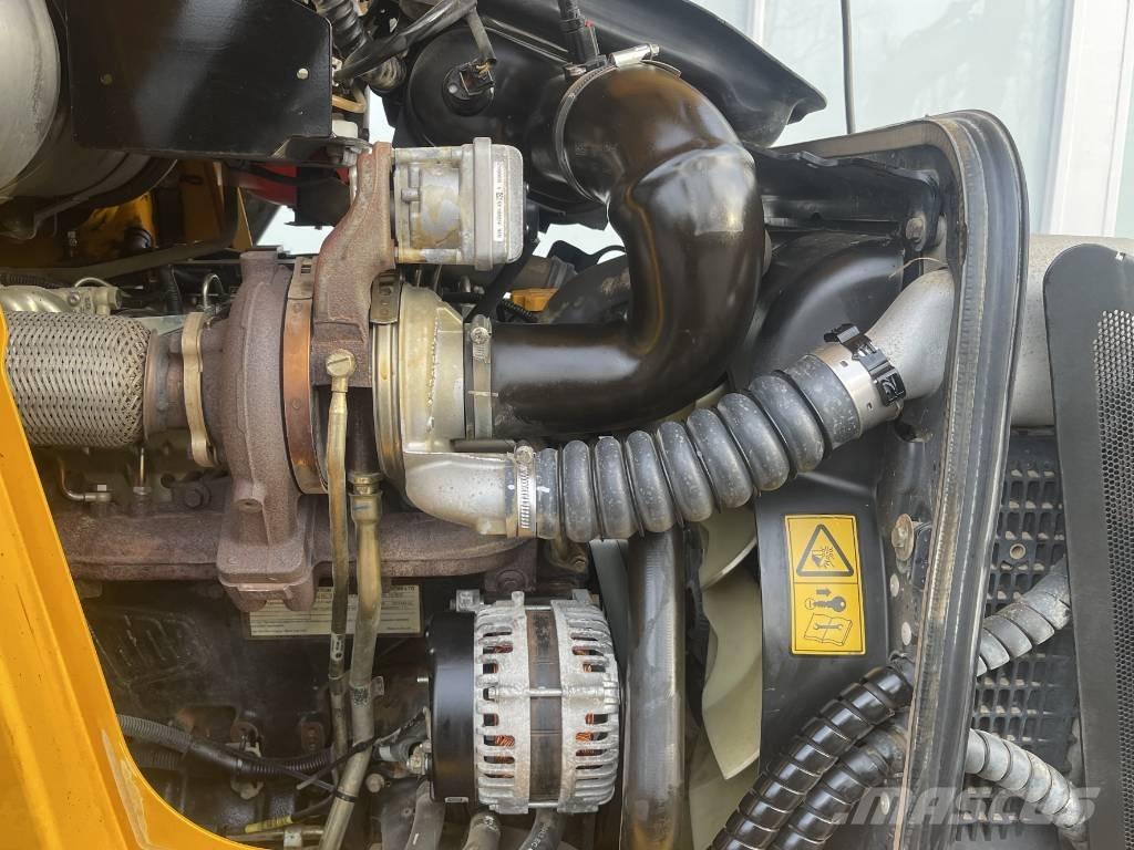 JCB 3 CX Ekskavatori-iekrāvēji