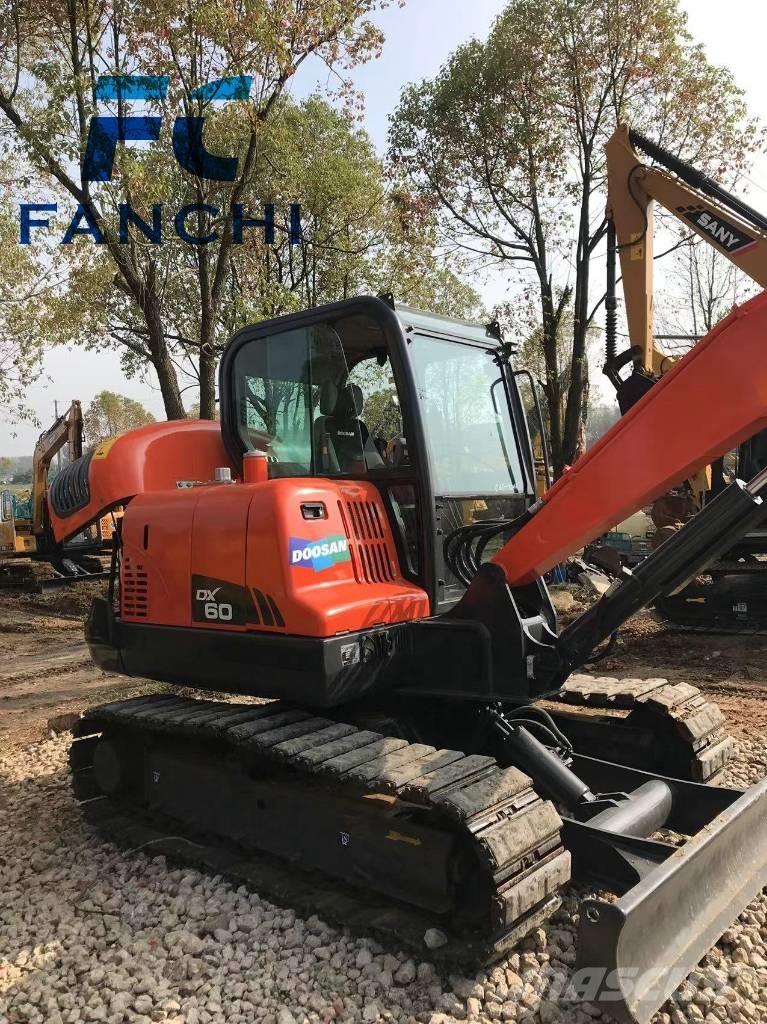 Doosan DX 60 Kāpurķēžu ekskavatori