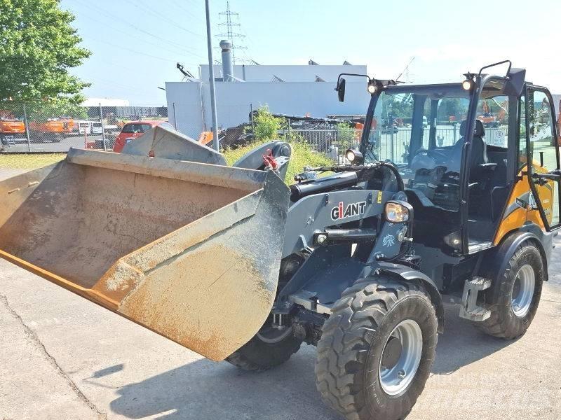 Giant G 5000 X-Tra Lietoti riteņu kompaktiekrāvēji