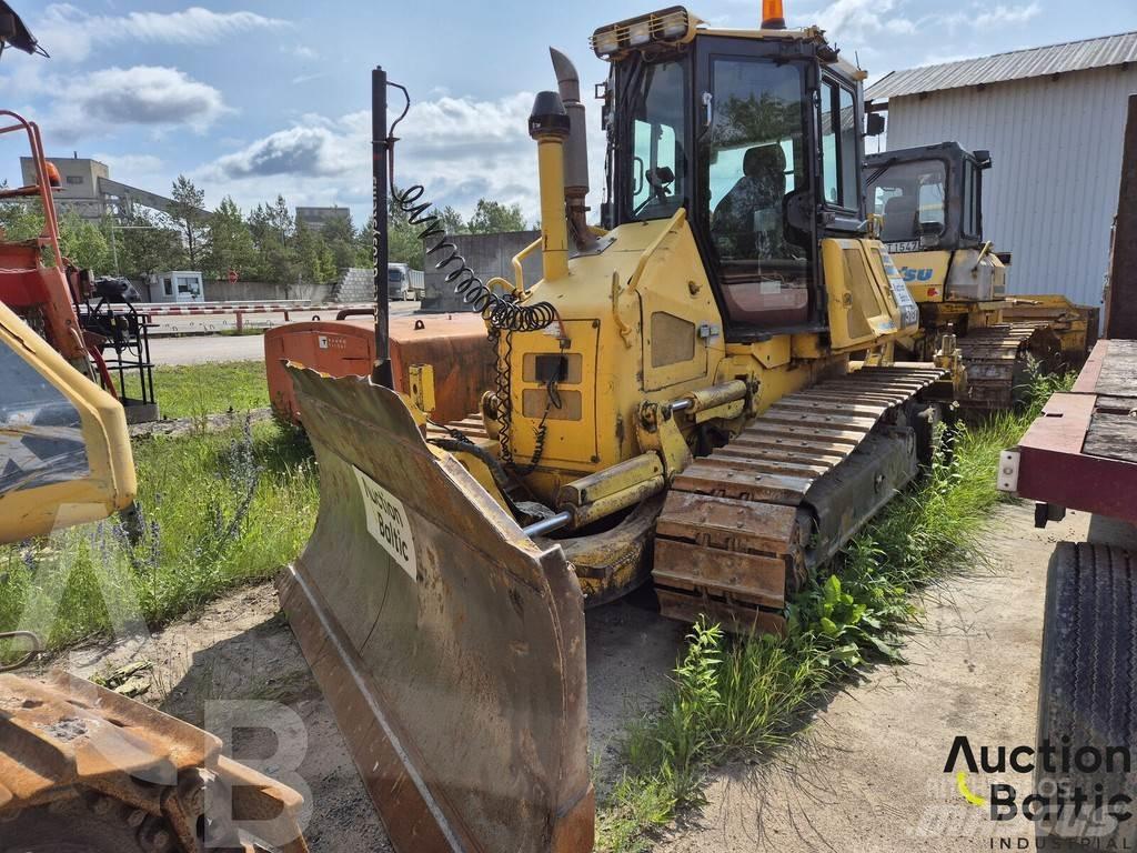 Komatsu D51EX-22 Kāpurķēžu buldozeri
