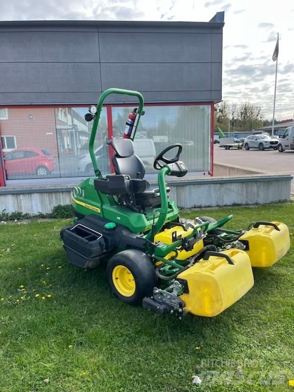 John Deere 2750 E Mauriņa pļaujmašīnas