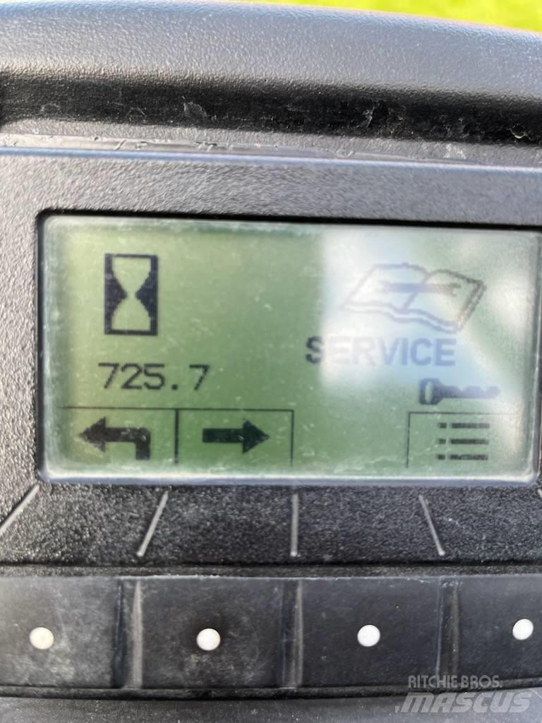 John Deere 2750 E Mauriņa pļaujmašīnas