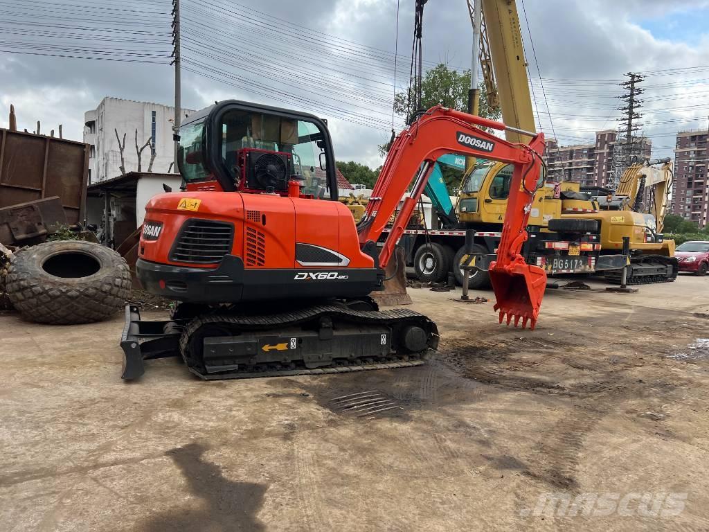 Doosan DX60 Kāpurķēžu ekskavatori