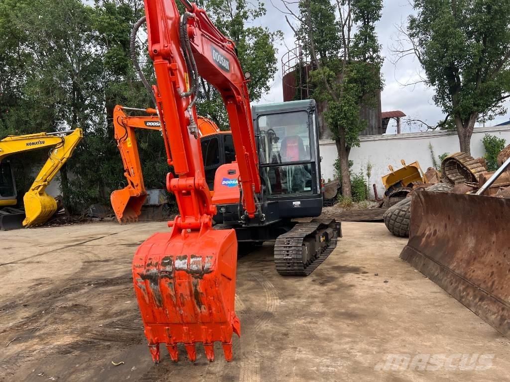 Doosan DX60 Kāpurķēžu ekskavatori