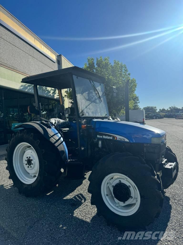 New Holland TN 70 Traktori