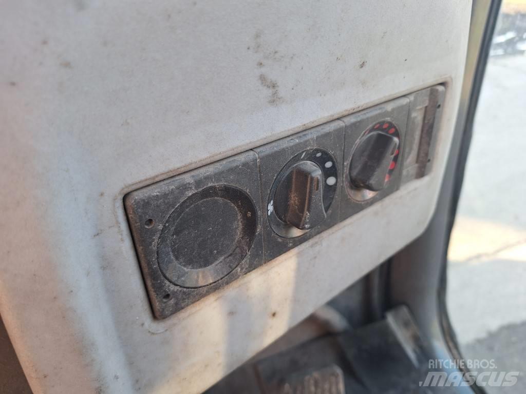 Hitachi ZW 75 Iekrāvēji uz riteņiem