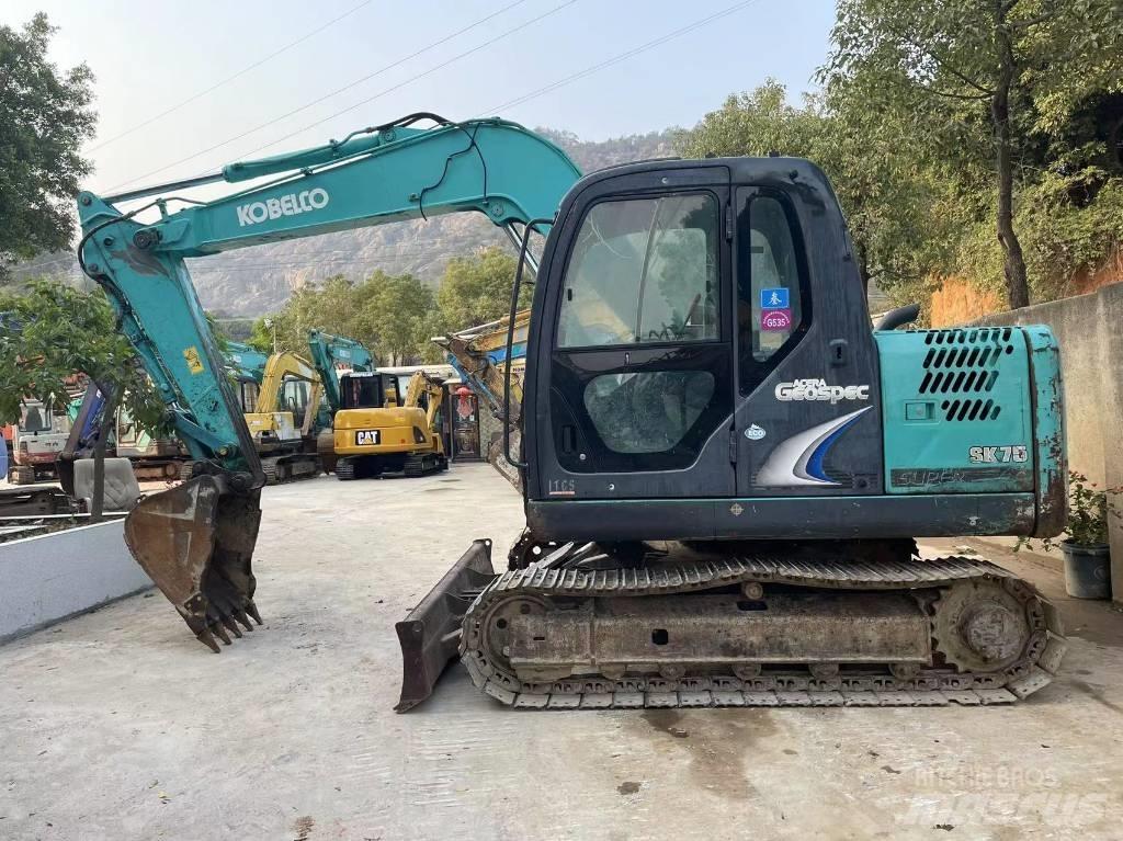 Kobelco SK 75 Kāpurķēžu ekskavatori