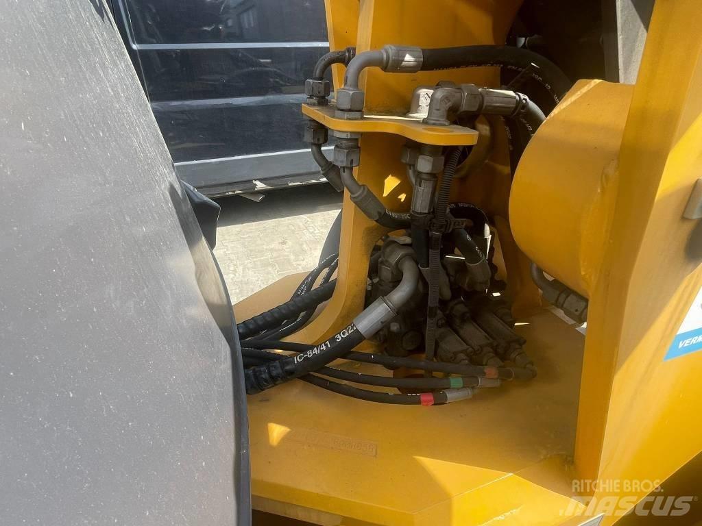 Mecalac AX 700 Iekrāvēji uz riteņiem