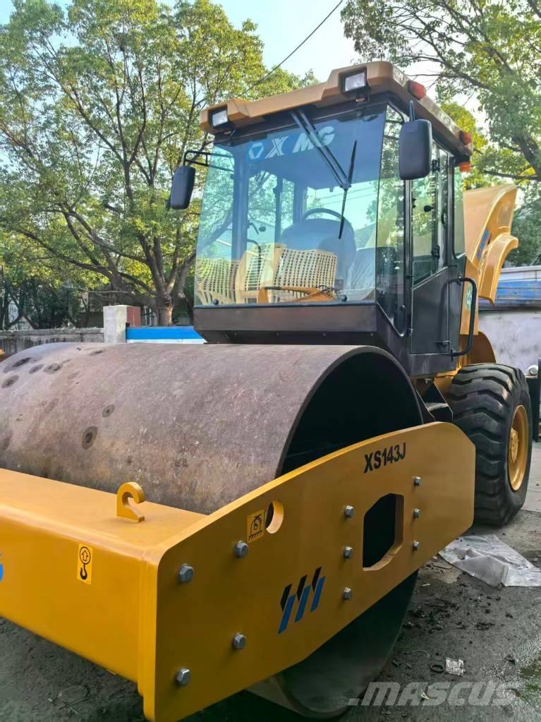 XCMG XS142J Vienvalča grunts veltņi