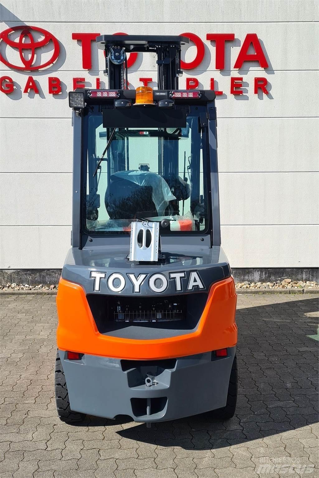 Toyota 52-8FDJF35 Tehnika ar dīzeļa dzinēju