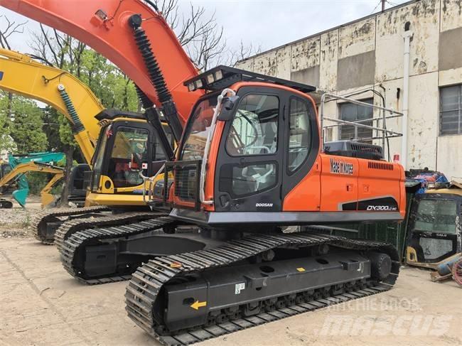 Doosan DX 300 LC Kāpurķēžu ekskavatori
