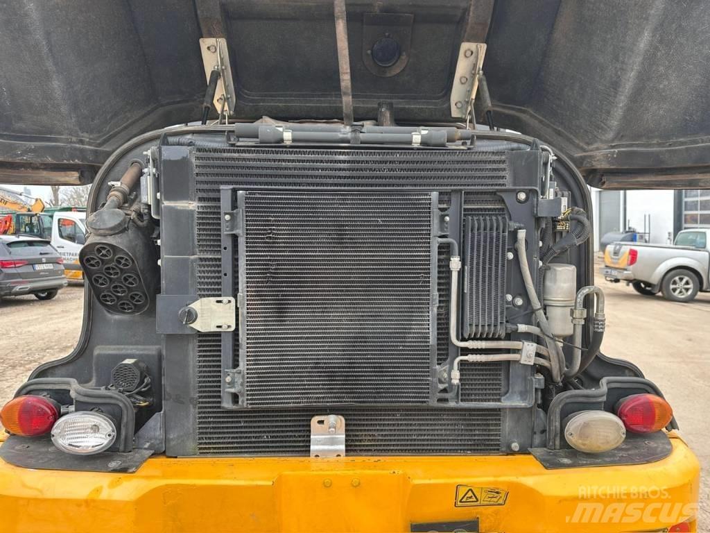JCB TM 320 S Teleskopiskie manipulatori