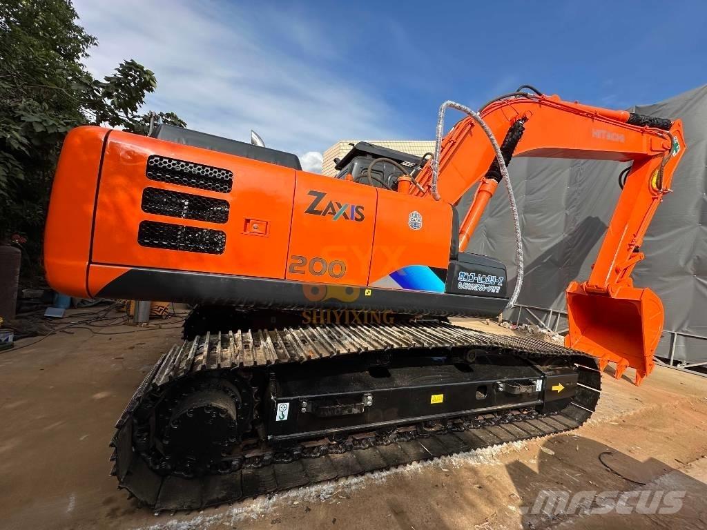 Hitachi EX 200 Kāpurķēžu ekskavatori