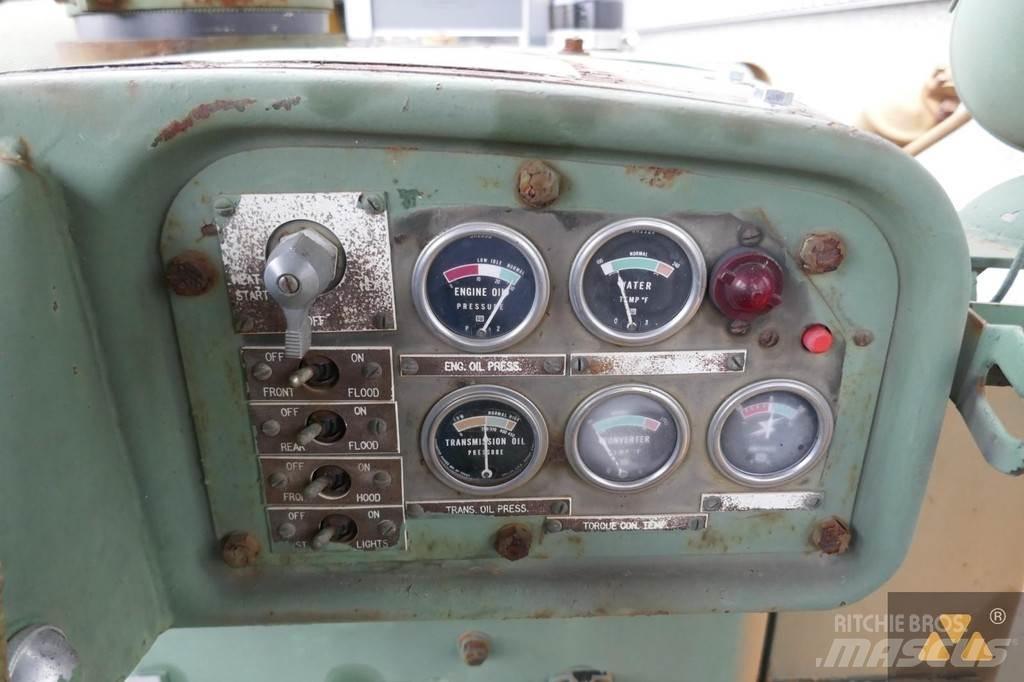 CAT D7F Ex-army Kāpurķēžu buldozeri