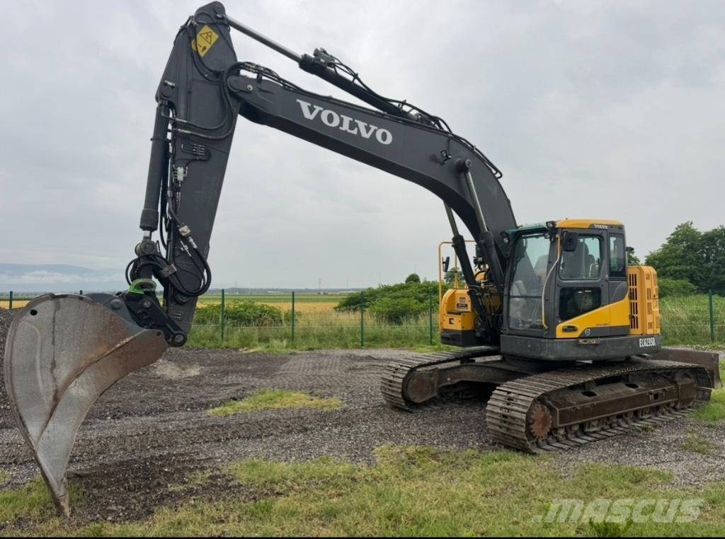 Volvo ECR235DL Kāpurķēžu ekskavatori