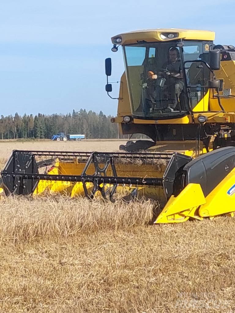 New Holland TC 5050 Ražas novākšanas kombaini