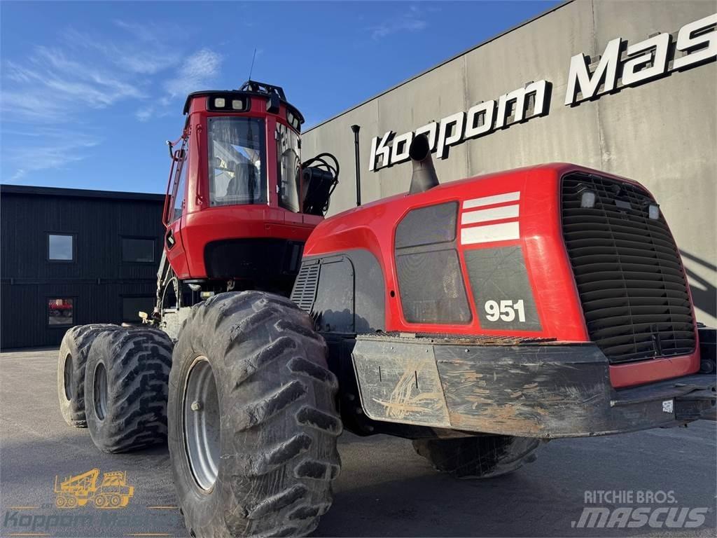 Komatsu 951 Harvesteri